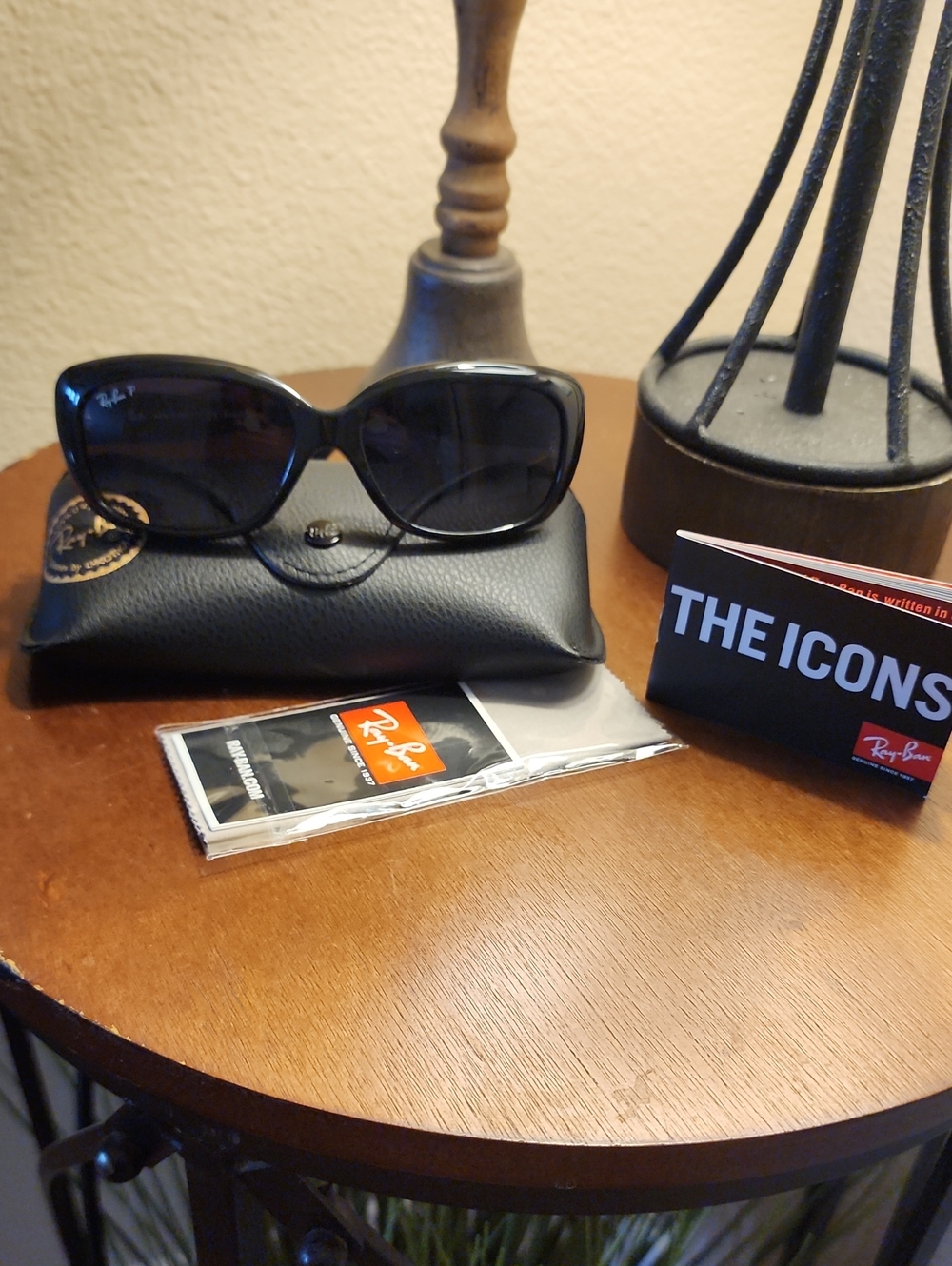 Ray-Ban Jackie ohh Women’s Black Frame with Dark Gradient Lenses Sunglasses
